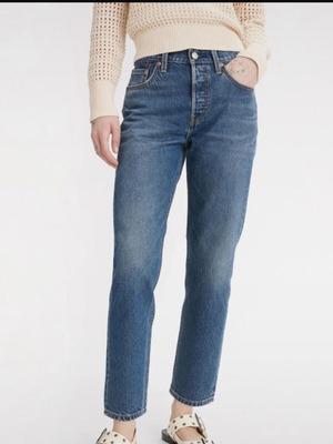 Levi's 501 Crop Jeans like new, size 26x28, lightweight blue denim