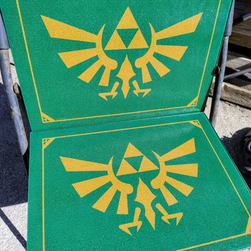 Zelda set with 2 glass stands and 2 mugs, like new