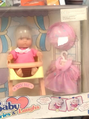 Collectible Doll 1995 New with Chair and Extra Outfit