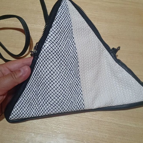 Georgina Skalidi crossbody bag like new, black with white detail