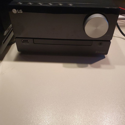 LG CM 2460 100 Watt Mini Hi Fi used with speakers
