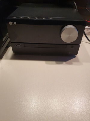 LG CM 2460 100 Watt Mini Hi Fi used with speakers