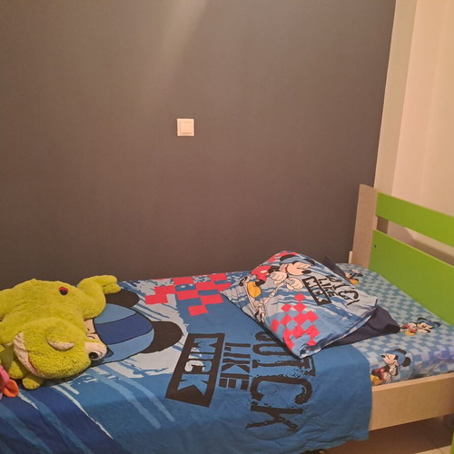 Complete children's bedroom set like new with bed, mattress, desk, chair