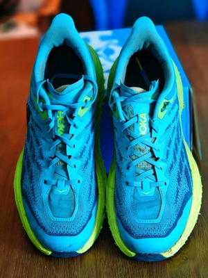 Hoka Speedgoat 5 αθλητικά μεταχειρισμένα, μέγεθος 46.5, γκρι και κίτρινο