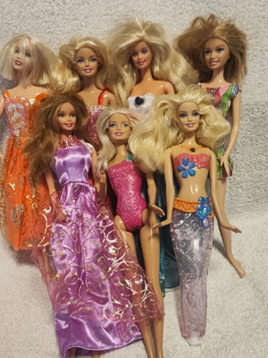 Barbie μεγάλο πακέτο αυθεντικές μεταχειρισμένες με ρούχα και αξεσουάρ