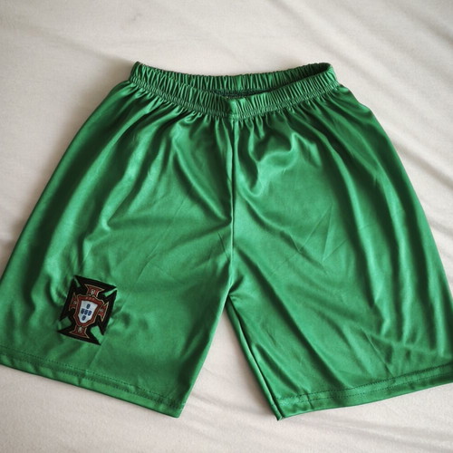 Children's sports shorts size 140 green like new