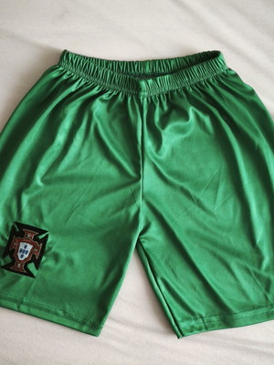 Children's sports shorts size 140 green like new