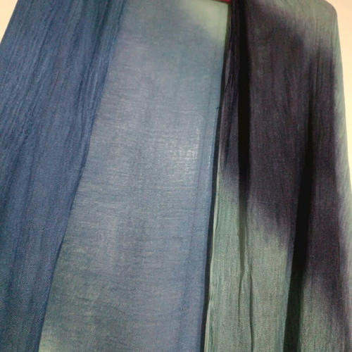 Scarf like new in shades of blue