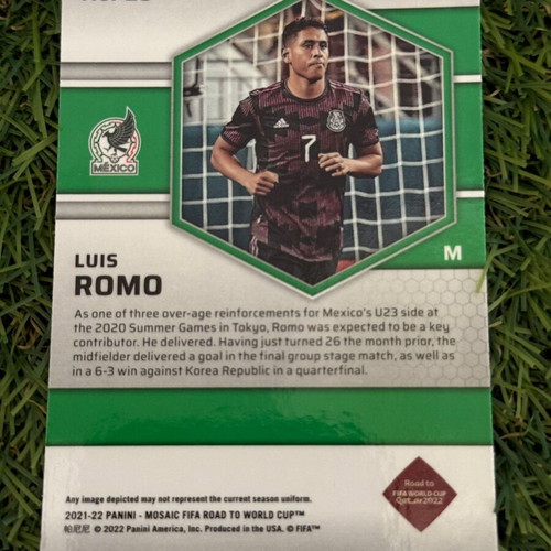 2021-22 Panini Mosaic FIFA Road to The World Cup Luis Romo Rookie Card