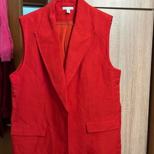 H&M red vest like new, size L