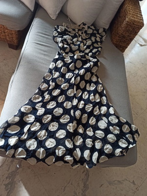 Skirt and top set in excellent condition, black and white