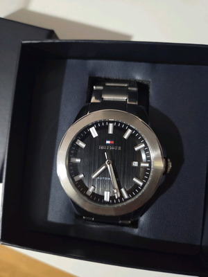Tommy Hilfiger wristwatch new men's with automatic mechanism