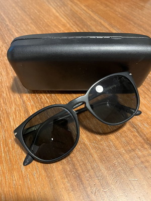 Persol PO3007-S 9000/58 Polarized Sunglasses like new, matte black