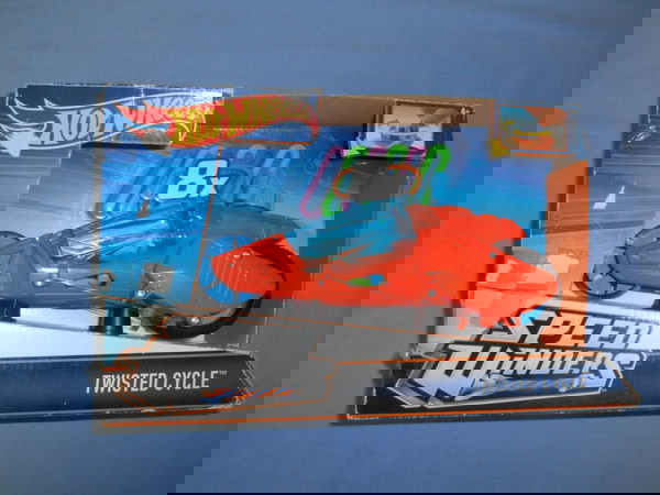 HOT WHEELS SPEED WINTERS TWISTED CYCLE