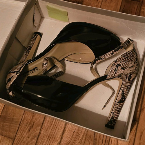 Black patent leather sandals with snakeskin design like new, size 41