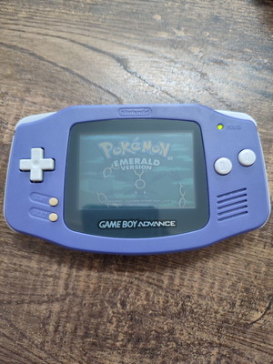 Nintendo Game Boy Advance Pokémon Emerald конзола като нова