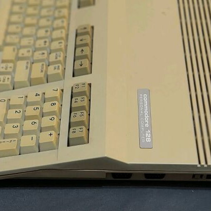 Commodore 128 like new in excellent working condition