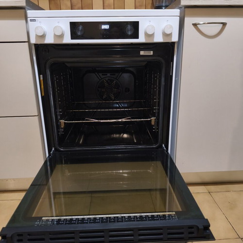Whirlpool electric stove like new