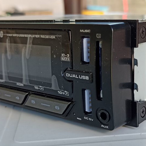 Osio 1 DIN Car Radio with Bluetooth and USB
