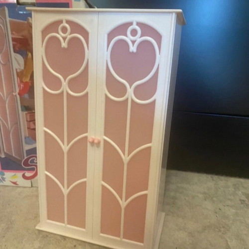 Sindy Wardrobe like new in original box