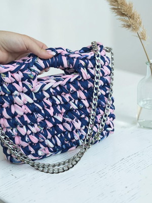 Handmade shoulder bag with mako yarn blue and pink
