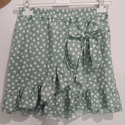 Polka Dot Mini Skirt like new, pistachio with white patterns
