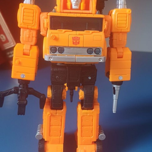 War for Cybertron Voyager and Deluxe class Autobots Grapple and Hoist figures like new