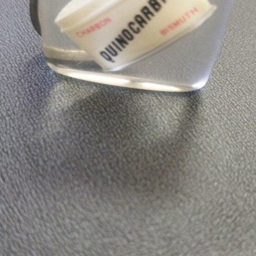 Vintage keychain like new with metal Quinocarbine pharmaceutical box