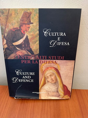 Book "Cultura e difesa" used with external tear