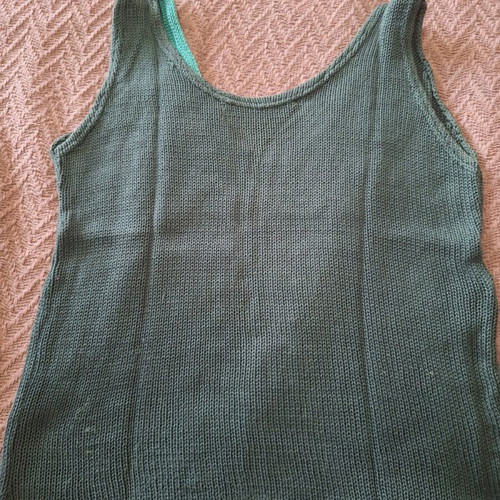Women's sleeveless top medium, like new, multicolor