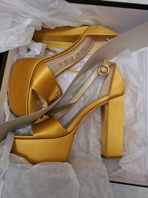 Guess Sandals Size 35 New Gold