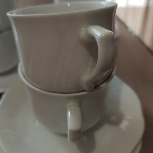 Porcelain serving set like new, 5 cups and saucers with swirl pattern