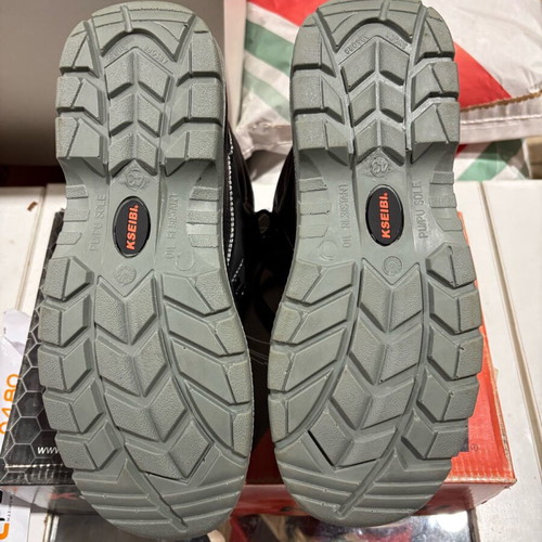Work shoes new with and without protection sizes 40-46
