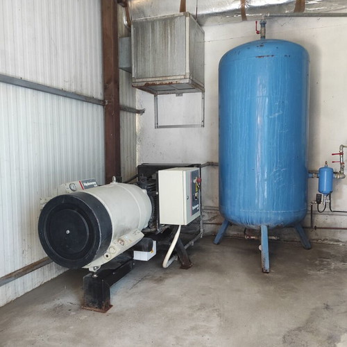 Hydrovane 148 air compressor used with air tank and accessories