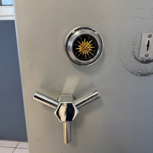 Armored safe like new, 59x50x110 cm, combination lock with key