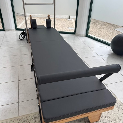 Pilates Reformer bed like new with all accessories