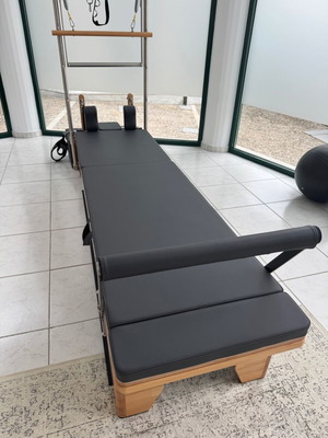 Pilates Reformer bed like new with all accessories
