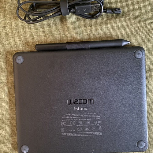 Wacom Intuos S 7” pen like new