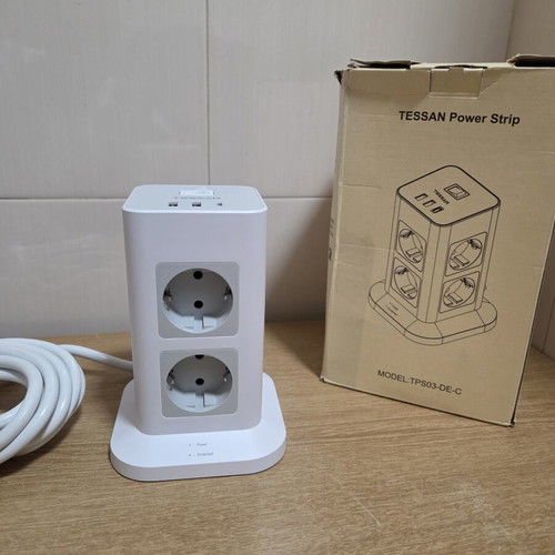 Tessan TPS03-DE Vertical Power Strip with 8 AC Sockets and USB Ports new