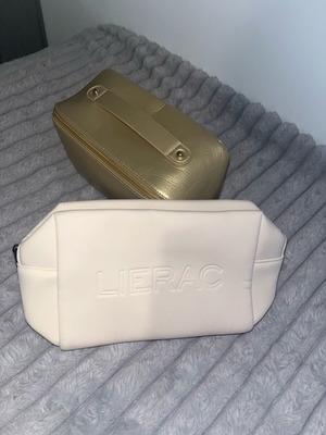 Set of 2 toiletry bags like new, white and beige