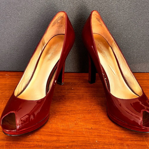 Peep toe Nine West shoes size 40 like new, brown-bordeaux patent leather