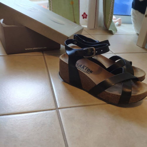 Plakton No37 platform sandals like new, black