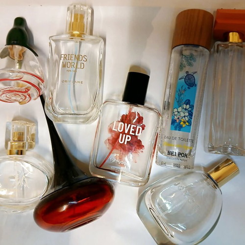 Collection of 8 empty perfume bottles like new
