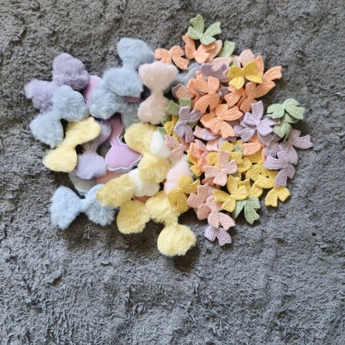 Bows in various colors and designs like new, 50 small and 20 large pieces