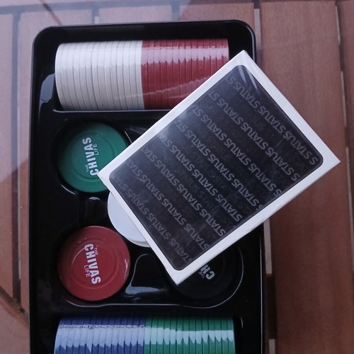 Chivas Regal Status poker set new in metal case