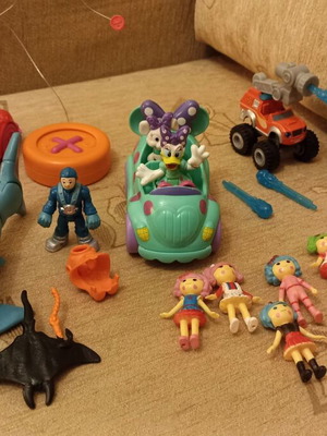 Οχήματα Firefighting Blaze, Fisher-Price Imaginext Mega Bite Shark, φιγούρες Lalaloopsy και τηλεκατευθυνόμενο, σετ Daisy Duck μεταχειρισμένα