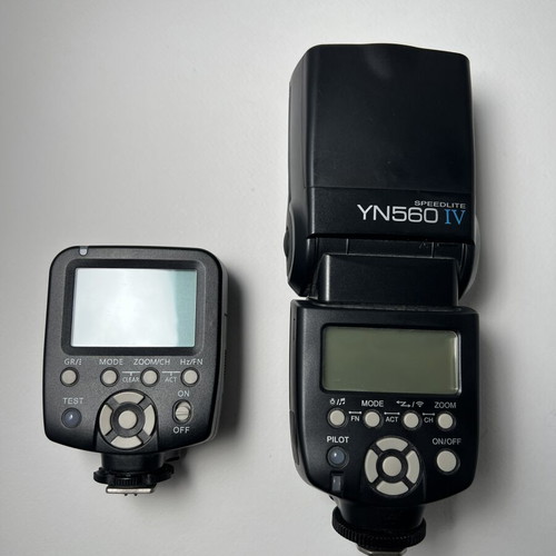 Yongnuo YN560 IV Flash with YN560-TX Trigger used for Canon