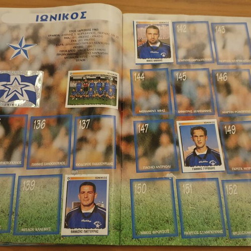 Panini Football Album 1998-99 used with 110 stuck stickers