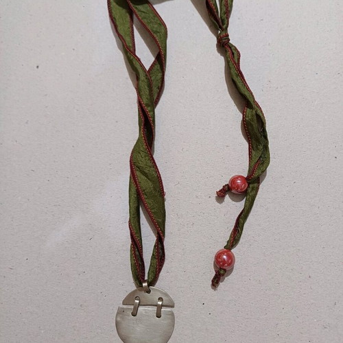 Necklace new, beautiful and unique