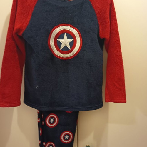 Captain America fleece pajama like new, size 10-11 years